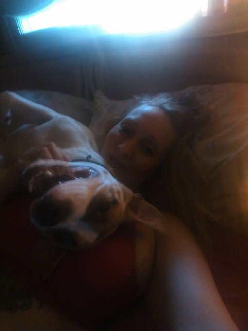 Buenos d&iacute;as mis bichitos hoy despert&eacute; as&iacute; jajajajaja m&aacute;s bien me despertaron ella hoy es la protagonista