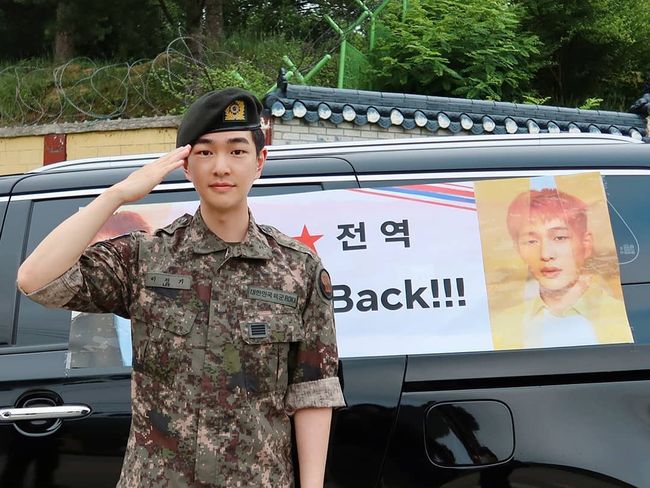 heynoona_id's tweet photo. Onew #SHINee Membagikan Foto Pertamanya Saat Selesai Dari Wajib Militer #JinkiIsBack #JINKI_IS_ONEW #JINKISRETURN 

https://t.co/4pzL7NVyCG https://t.co/iTyn0jXlW6