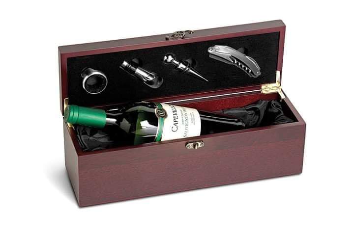 GiftsSosiego's tweet photo. Happy President Holiday! We chose to share our joy with you by offering a 10% discount on all wine gift orders made between the 20th and 24th of July 2020. To claim this discount, send a screenshot of this tweet to our WhatsApp line: 75257545.
#WineInStyle https://t.co/SdxiB2puQk