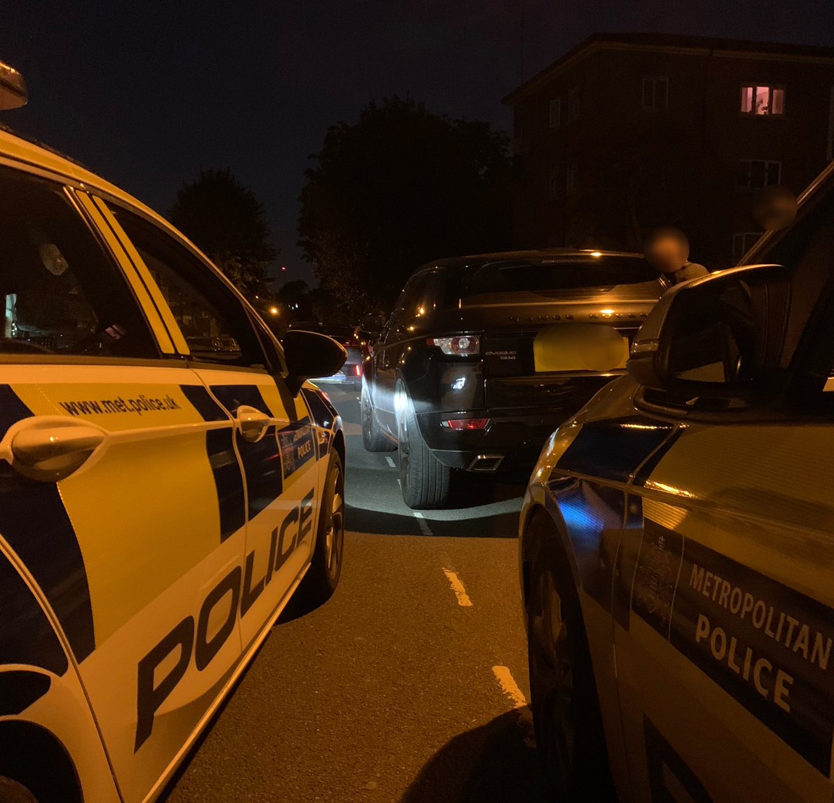 MPSBarnet's tweet photo. Over night this Range Rover Evoque was stolen from a driveway & reported to us. Within minutes we had spotted it being driven.
The driver parked it up & ran off as we closed in on them. The vehicle was reunited with its owner & investigation ongoing.
#ResponseTeamB https://t.co/C3UzS2FeVY