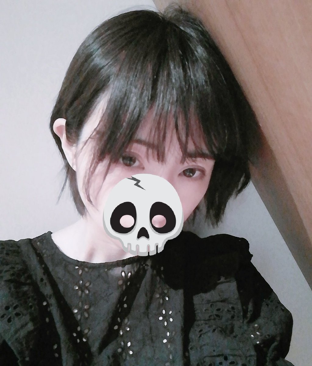 まゆか 髪切ったら息子に 長い方が好きだった と不評 じゃあ 髪乾かす時間貰えるくらい皆が成長 したら 伸ばすよーっていったら その時まで髪の長いママが好きかどうかわからない って言われた なんじゃそりゃぁ