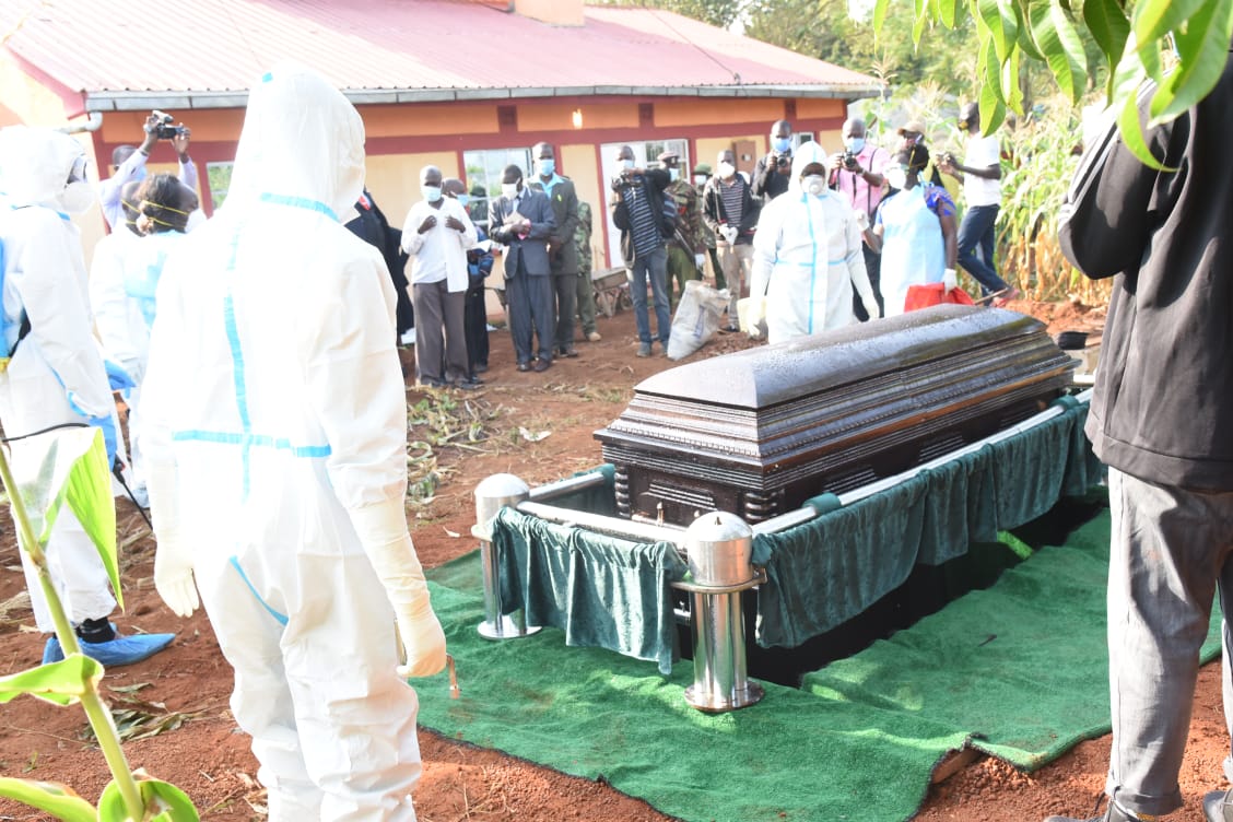 KenKiberenge's tweet photo. Comedian Papa Shirandula died inside his car waiting for hospital admission, his wife Beatrice Andega says. PHOTO | ISAAC WALE

#RIPPapaShirandula #RIPCharlesBukeko https://t.co/4crCjoYNbN