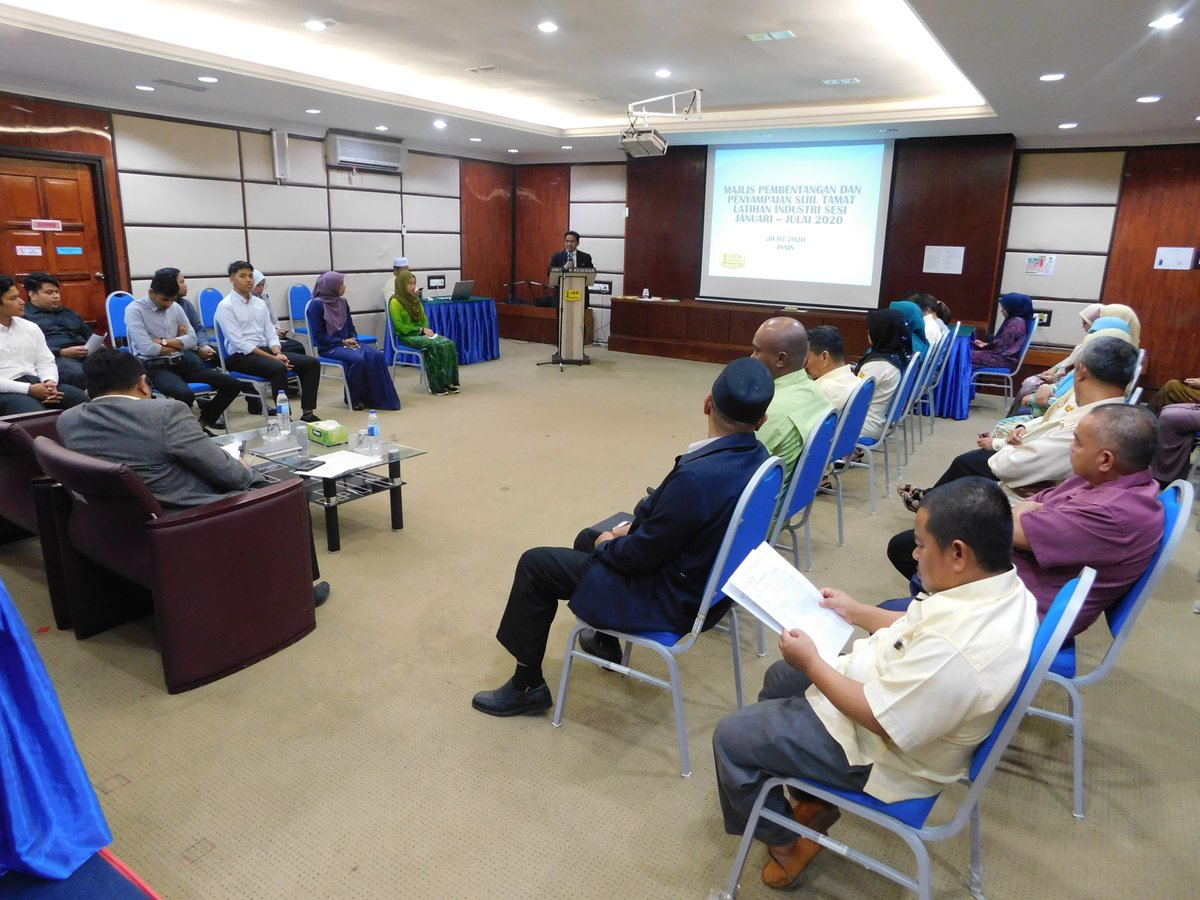 JKRKESEDAR's tweet photo. Majlis Pembentangan &amp; Penyampaian Sijil Tamat Latihan Industri. Pembentangan diadili 3 Juri tetap dihadapan Ybrs Tn. @Irshukriishak Tahniah kepada Pelajar yang terpilih sebagai pelatih terbaik bagi sesi ini.

@sifu7959 @SabralAli @1ukmanhakim @JKRMalaysia @Zulakmal8 @MOWorks https://t.co/CO8lYrIIaZ