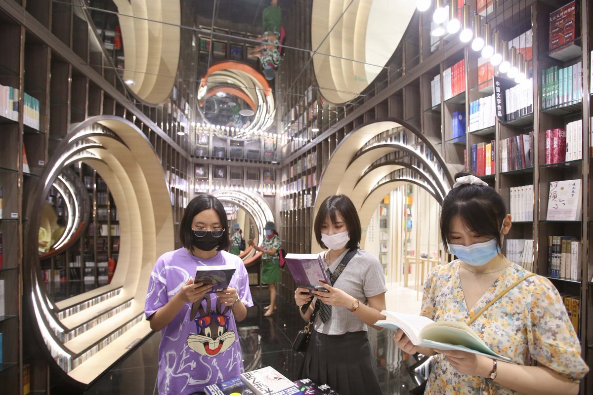 ChinaDaily's tweet photo. Summer #vacation is here! Bookstores with unique interior designs have attracted lots of students for their feel-good vibes. The tranquil atmosphere provides the much needed calm for literary souls to indulge in good #books. https://t.co/SVs8pfpVLz