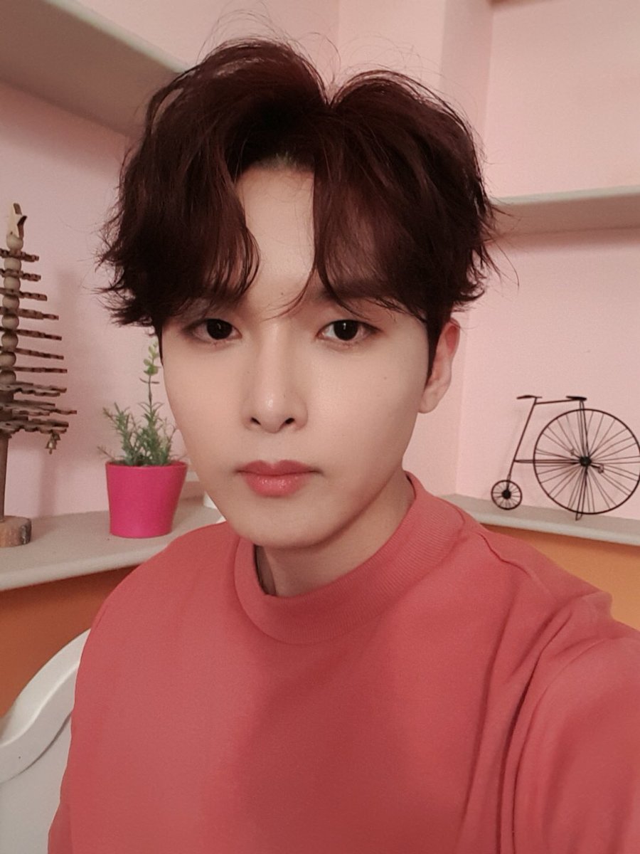 byeolbom1106's tweet photo. 200720 고독방 려욱❤️

이쁘니 셀카~~🥰

#려욱 #RYEOWOOK https://t.co/VfYgELvVj1
