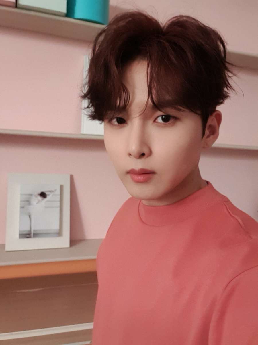 byeolbom1106's tweet photo. 200720 고독방 려욱❤️

이쁘니 셀카~~🥰

#려욱 #RYEOWOOK https://t.co/VfYgELvVj1