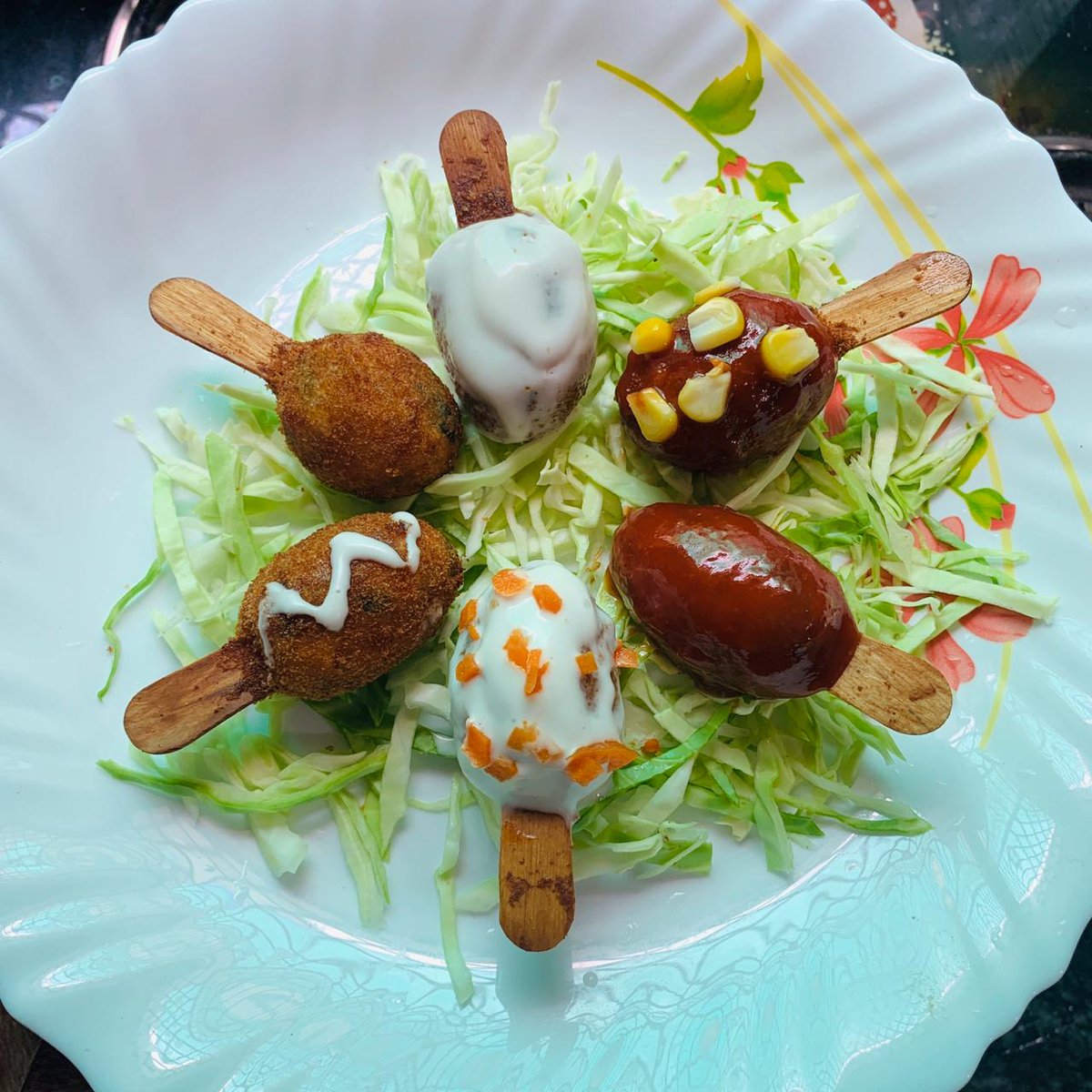 StoryRecipe's tweet photo. #TesekkuerlerRTUEK #Zomergasten #food  #foodie #CookingDiary #Recipe #SushantSinghRajput #SalmanKhan #AmitabhBachcan #coronavirus #IndiansTrustsPMModi #IndianRailways #news 
Veg corn lollipop Full recipe here👇
https://t.co/h1CwVHatgB https://t.co/XJaTo3MlMZ