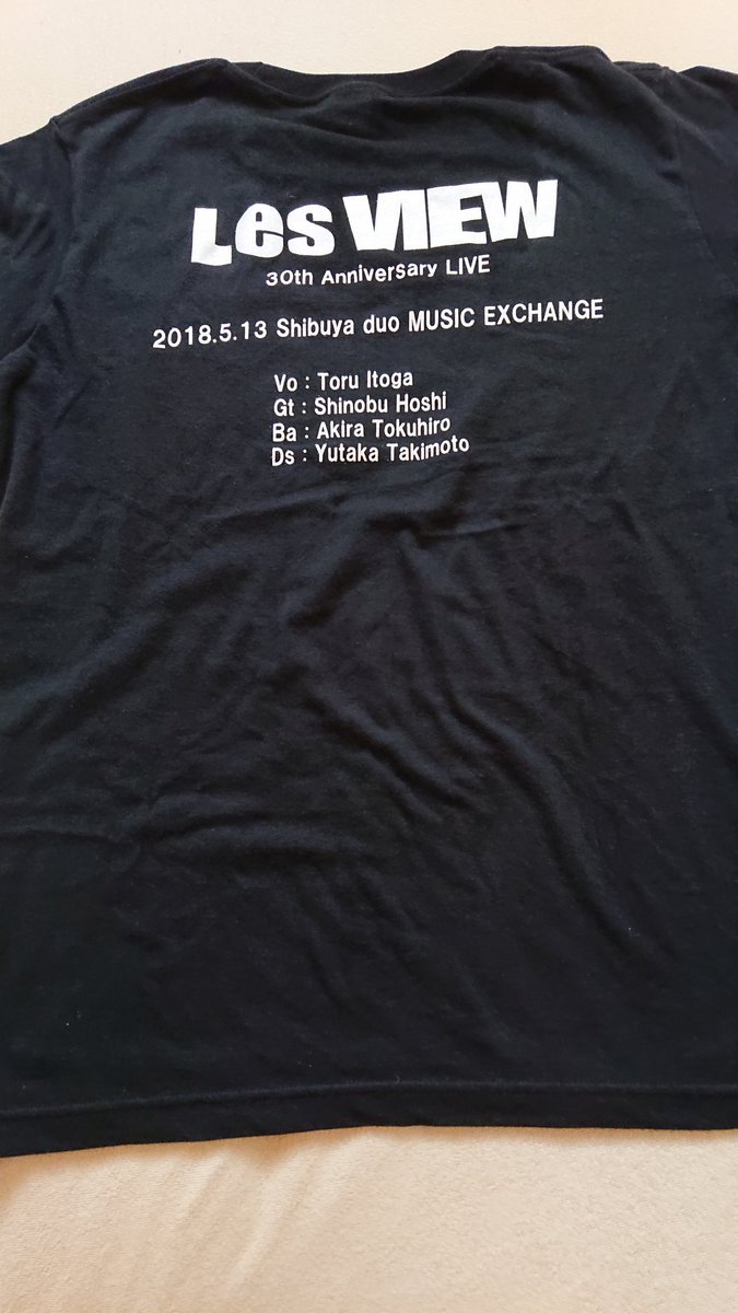 tektek_pon's tweet photo. 私が生まれたて初めて好きになったバンドの30周年の記念Tシャツを普段、着ることにした😀
ライブとかに行けないし💦
バックプリント最高❗
あっ❗バンド名は『Les VIEW(レ・ビュー)』で昔、甲斐バンドの『安奈』をカヴァーして歌ったりしてた🎵
#LesVIEW
#レ・ビュー https://t.co/FI85Kgv9PF