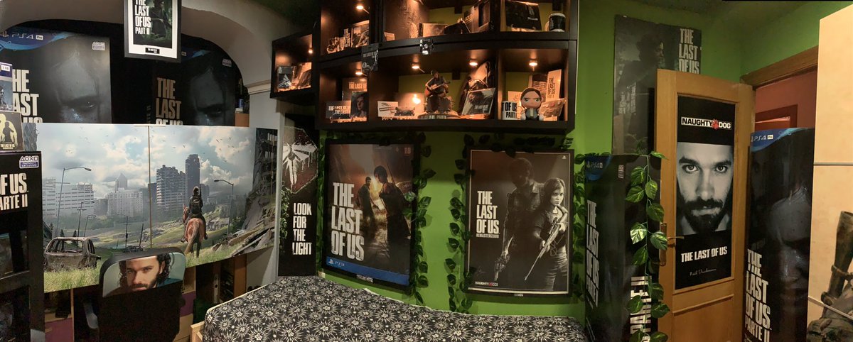 YoursBangerz's tweet photo. @Neil_Druckmann Neil, here you have my room from the last of us, you already saw the first part, but here you have it updated with the last of us part II, and in it there is a surprise that you will like! 💚🌿 https://t.co/GKwO9nLgxF