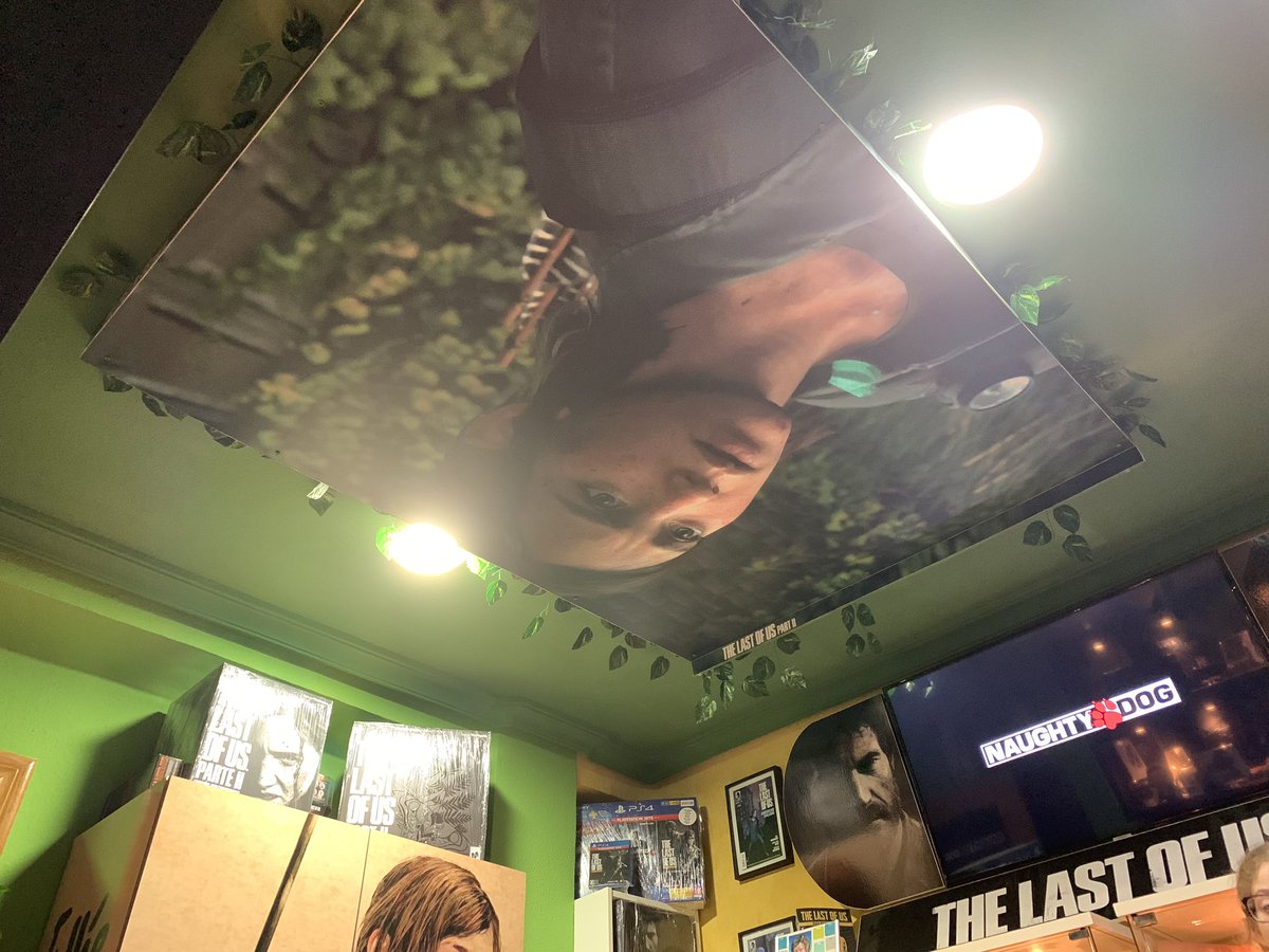 YoursBangerz's tweet photo. @Neil_Druckmann Neil, here you have my room from the last of us, you already saw the first part, but here you have it updated with the last of us part II, and in it there is a surprise that you will like! 💚🌿 https://t.co/GKwO9nLgxF