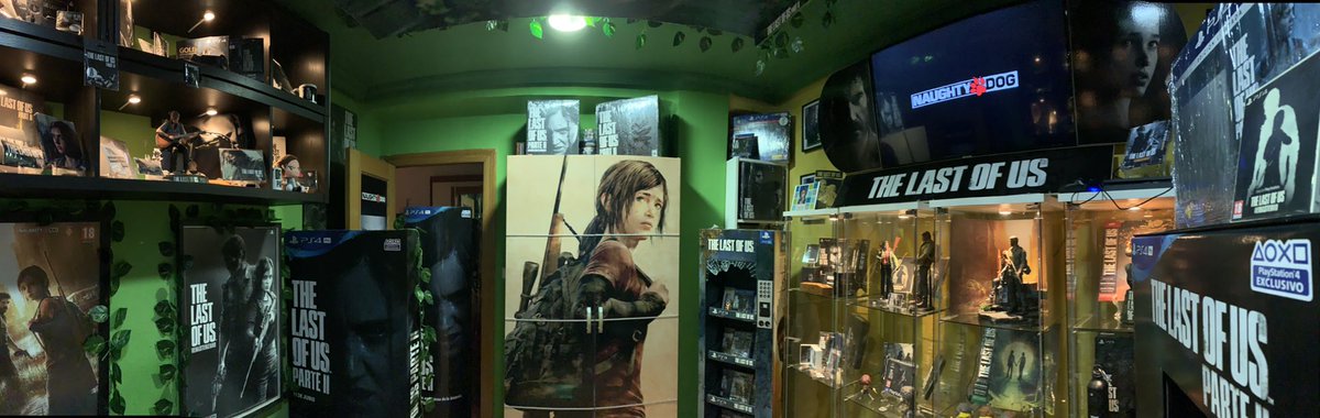 YoursBangerz's tweet photo. @Neil_Druckmann Neil, here you have my room from the last of us, you already saw the first part, but here you have it updated with the last of us part II, and in it there is a surprise that you will like! 💚🌿 https://t.co/GKwO9nLgxF