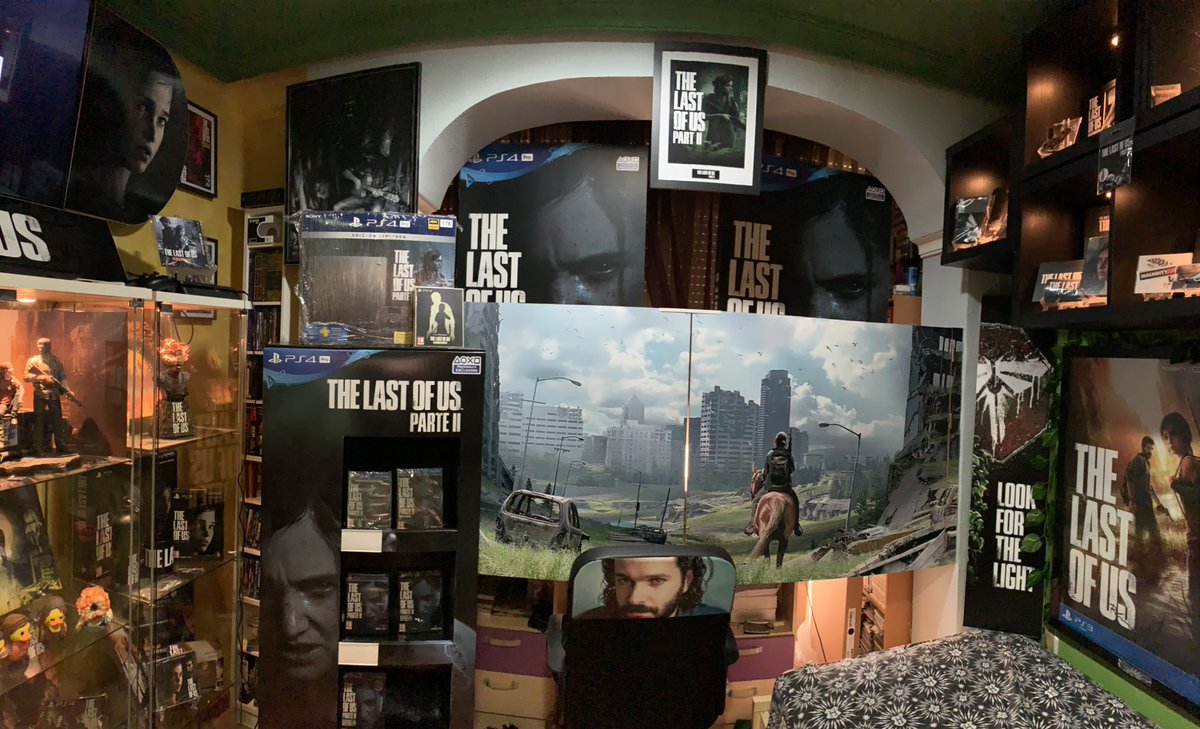 YoursBangerz's tweet photo. @Neil_Druckmann Neil, here you have my room from the last of us, you already saw the first part, but here you have it updated with the last of us part II, and in it there is a surprise that you will like! 💚🌿 https://t.co/GKwO9nLgxF