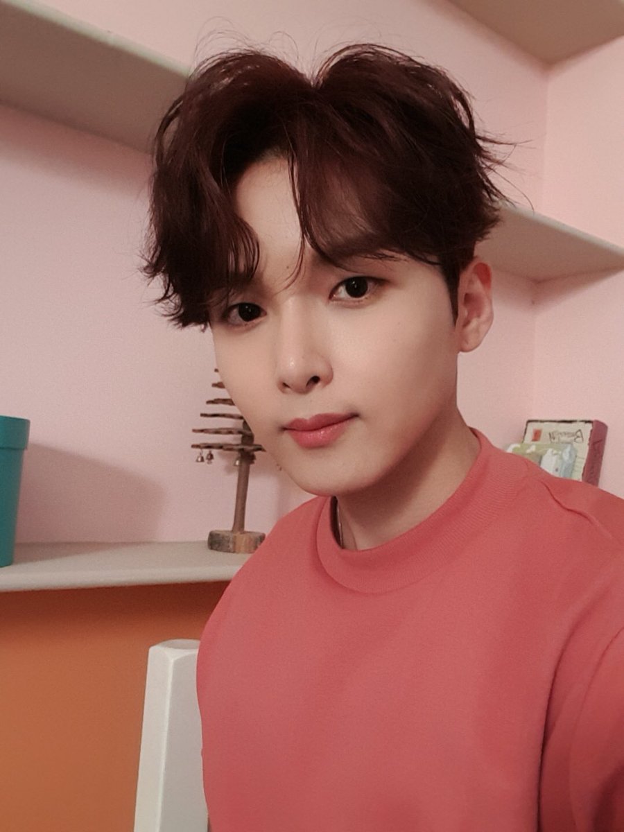byeolbom1106's tweet photo. 200720 고독방 려욱❤️ 

오늘 10장 완벽하다😆❤️

#려욱 #RYEOWOOK https://t.co/rvFMwNoyLn