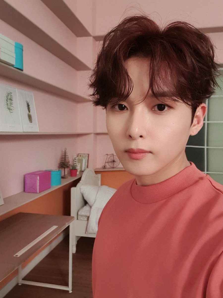 byeolbom1106's tweet photo. 200720 고독방 려욱❤️ 

오늘 10장 완벽하다😆❤️

#려욱 #RYEOWOOK https://t.co/rvFMwNoyLn