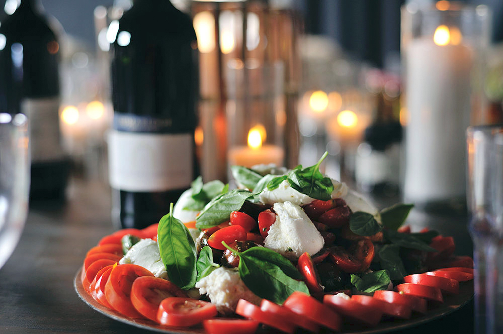 Traditional Italian cuisine, which includes tomatoes&amp;cheese as ingredients in many dishes, is very well-known around the world. A good example of its popularity is that has arrived to one of the outermost places in the planet… Antarctica! #BRUandBRUlovesGoodFood
PC: White Desert