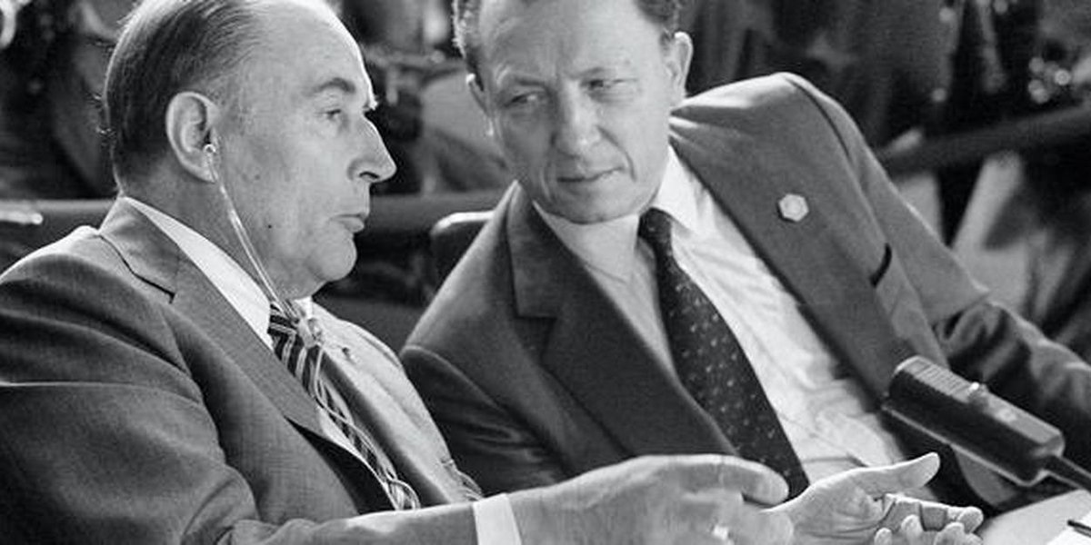 Jean Quatremer (@quatremer) on Twitter photo Jacques Delors a aujourd’hui 95 ans ! Les Vingt-sept feront-ils un beau cadeau à l’ancien président de la Commission européenne (1985-1994) en lui offrant la mutualisation des dettes, un vrai saut fédéral? Allez, <a href="/MinPres/">Dick Schoof</a> , c’est pour un anniversaire ! Jacques Delors a aujourd’hui 95 ans ! Les Vingt-sept feront-ils un beau cadeau à l’ancien président de la Commission européenne (1985-1994) en lui offrant la mutualisation des dettes, un vrai saut fédéral? Allez, <a href="/MinPres/">Dick Schoof</a> , c’est pour un anniversaire !