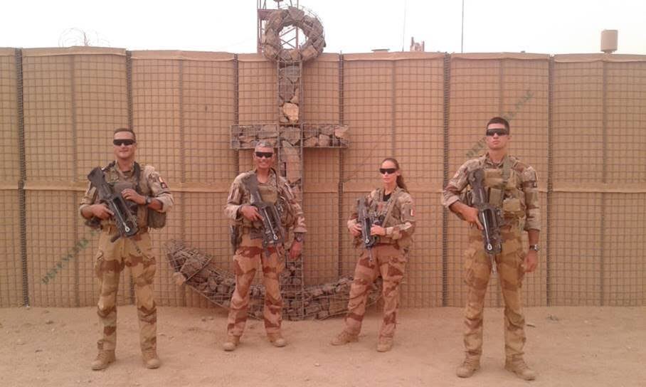 troupesdemarine's tweet image. [#MondayMotivation #BARKHANE ⚓️] Une équipe JTAC (Joint terminal attack controller) de la 4e batterie du #11eRAMa, en appui du Groupement Tactique Désert Logistique « CHAMBURE » au Mali, vous souhaite une bonne semaine. 💪🏻