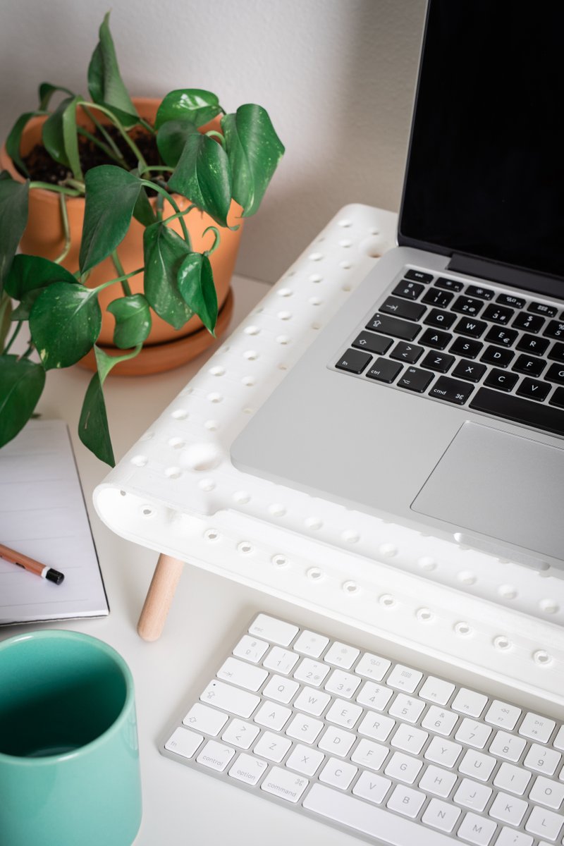 wearefaberin's tweet photo. ¡Baterías puestas para empezar un nuevo día! 🔋
Un buen café, una planta y por supuesto nuestro BF0205 que le da un toque personalizado a tu espacio de trabajo 💻
#decoration  #Ilovefaberin #faberininhome #workingfromhome #inspiration #homeoffice #design #slowlife https://t.co/rUO3jFinwK
