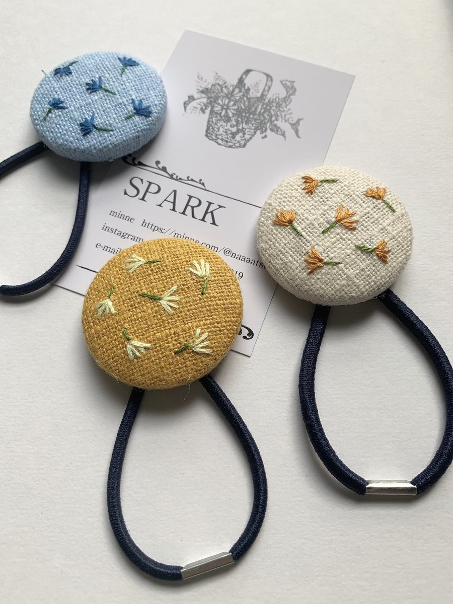 SPARK_handmade's tweet photo. minneにて新作UPしました♡
刺繍くるみボタンのヘアゴムです！

とってもお上品な仕上がり♡

minne https://t.co/Pr1Nnt26SU
creema https://t.co/TRKUdqzPCQ…
メルカリ https://t.co/Q2JefCIK23

#ハンドメイド #ハンドメイドアクセサリー #ヘアアクセサリー #刺繍 https://t.co/ZnUDyLSzP0