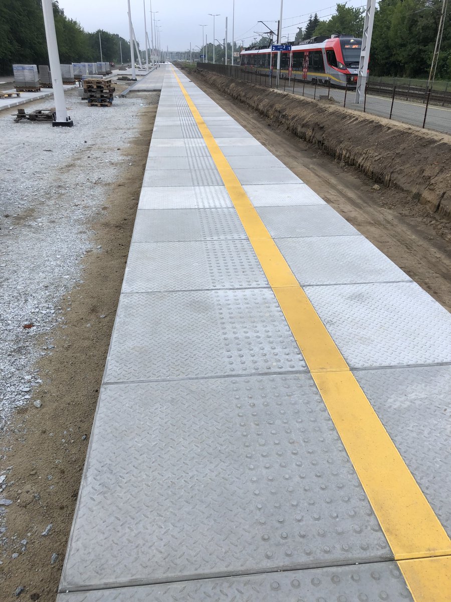 SienkiewiczMat's tweet photo. Pozdrawiamy Stacja Zgierz w budowie😎🚄🚅🚈
#SienkiewiczMatBud #budownictwo #beton #prefabrykaty #kolejnictwo #płytaperonowa #ściankaperonowa https://t.co/6Nms45AdY4