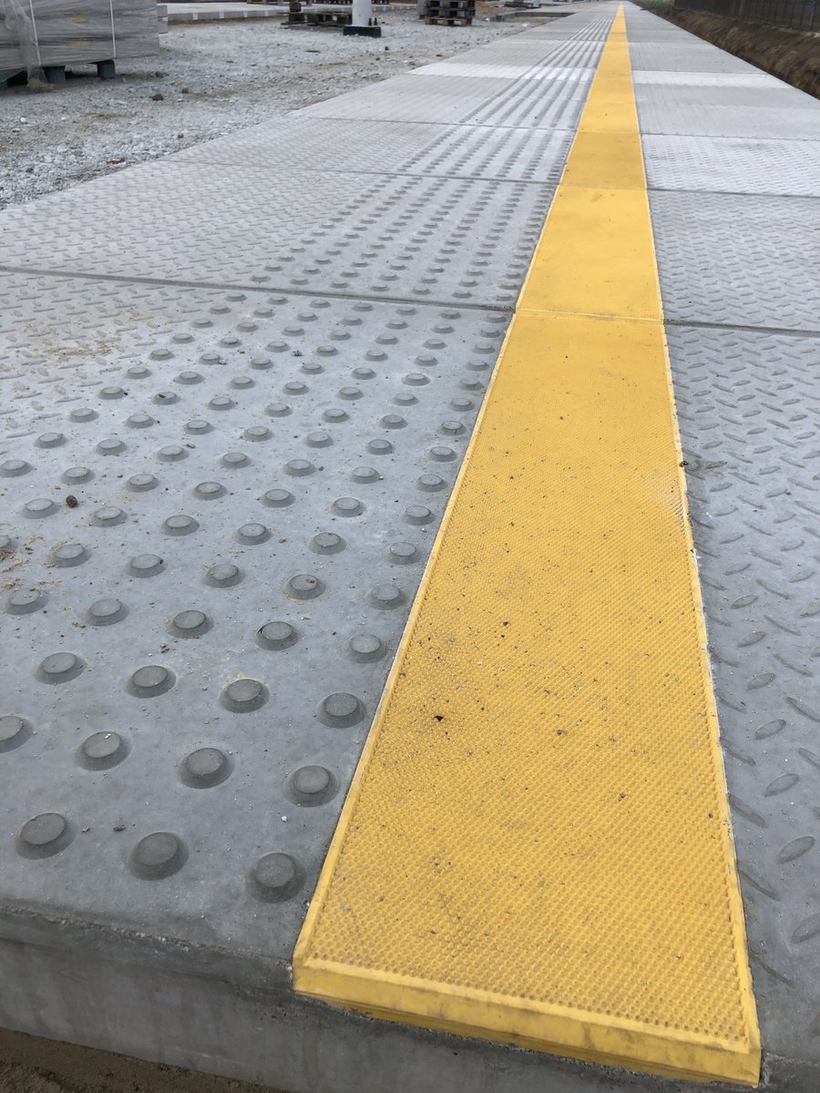 SienkiewiczMat's tweet photo. Pozdrawiamy Stacja Zgierz w budowie😎🚄🚅🚈
#SienkiewiczMatBud #budownictwo #beton #prefabrykaty #kolejnictwo #płytaperonowa #ściankaperonowa https://t.co/6Nms45AdY4