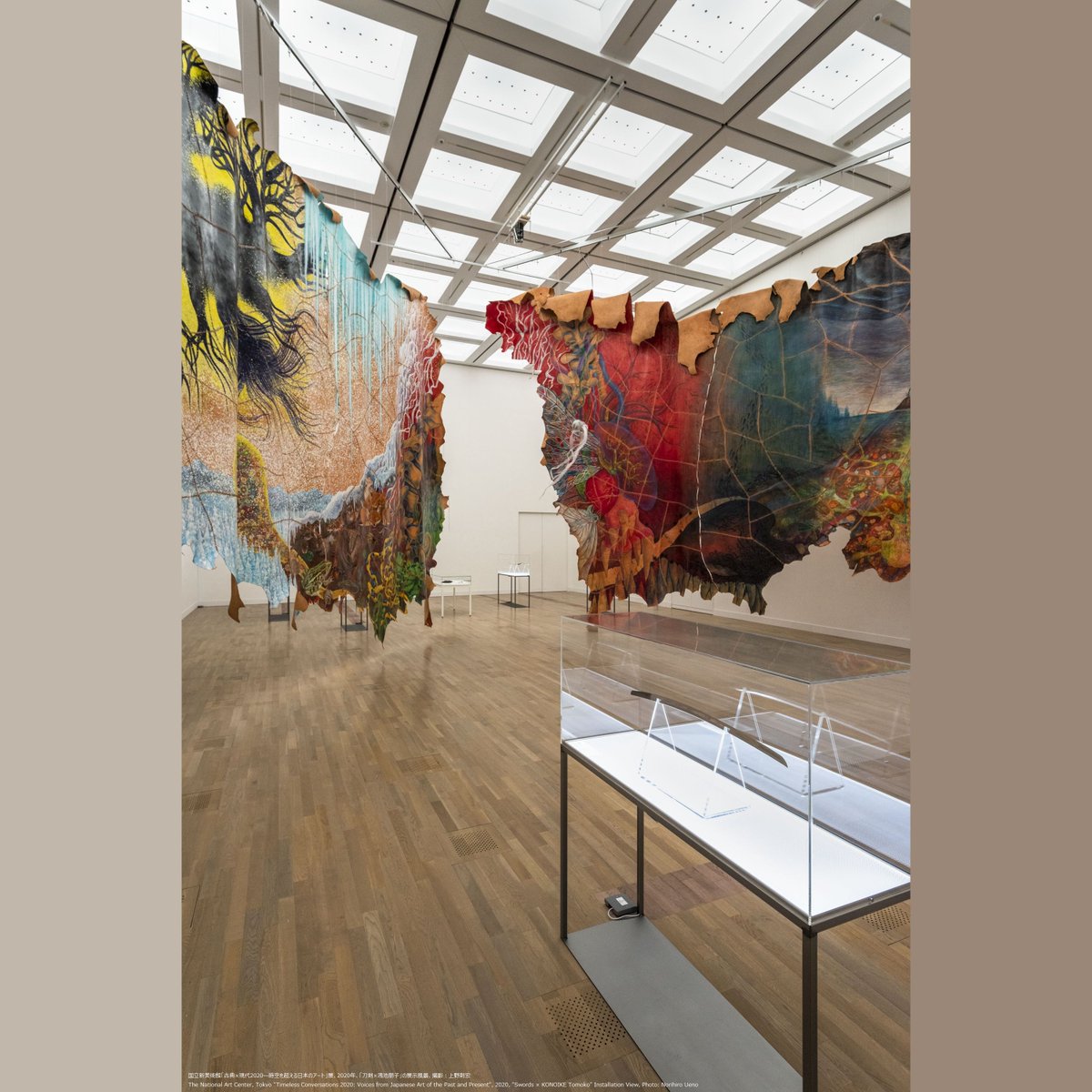 NACT_PR's tweet photo. 【#TimelessConversations 】Don't miss the experience the evocation of Primitive Stories of People and Animals that the combination of #TomokoKONOIKE 's huge work "Drop Curtain of Cowhide"& these swords creates!
⚠️Reservation Necessary(in Japanese only):
https://t.co/F4rhdqjXik https://t.co/vov1vlC7DU