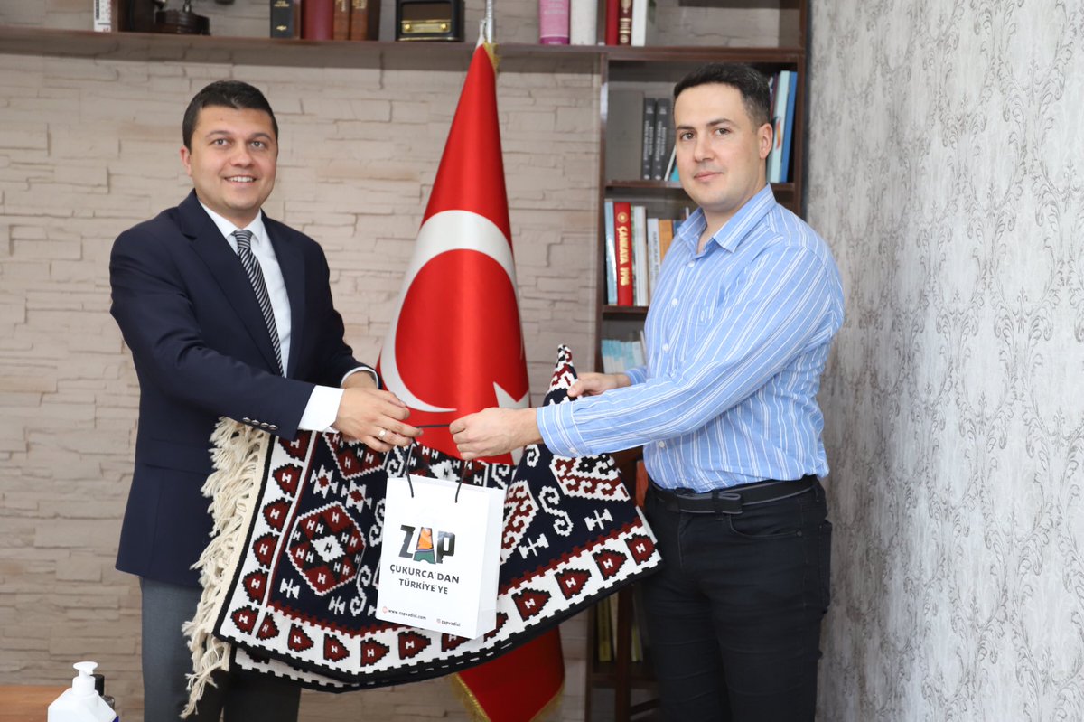 Kaymakamımız Sayın Murat ÖZTÜRK tayini çıkan Köprülü Jandarma Komando Tabur Komutanı Yüzbaşı Ali KASPAK’a İlçemizde yaptığı görevlerinden dolayı teşekkür ederek, yeni görevinde başarılar diledi. @ozturkmia