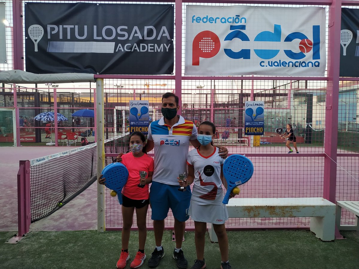 📋 #RESULTADOS del Torneo Autonómico de Menores VI Campus Pitu Losada ⭐️

Benjamin ♀:
🏆 L. Tena - M. Munera
🥈 S. Hernandez - N. Marti

¡Enhorabuena! 👏🏽
📍 <a href="/EcommPadelClub/">Ecomm Padel Club</a> 
<a href="/pitulosada/">Pitu Losada</a>