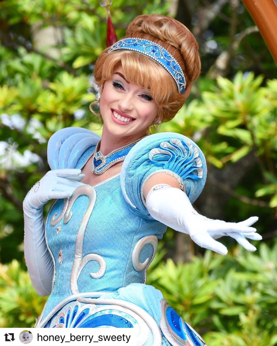 シンデレラのサテングローブ 美しすぎてもう幸せ🥰🥰 ディズニー行き