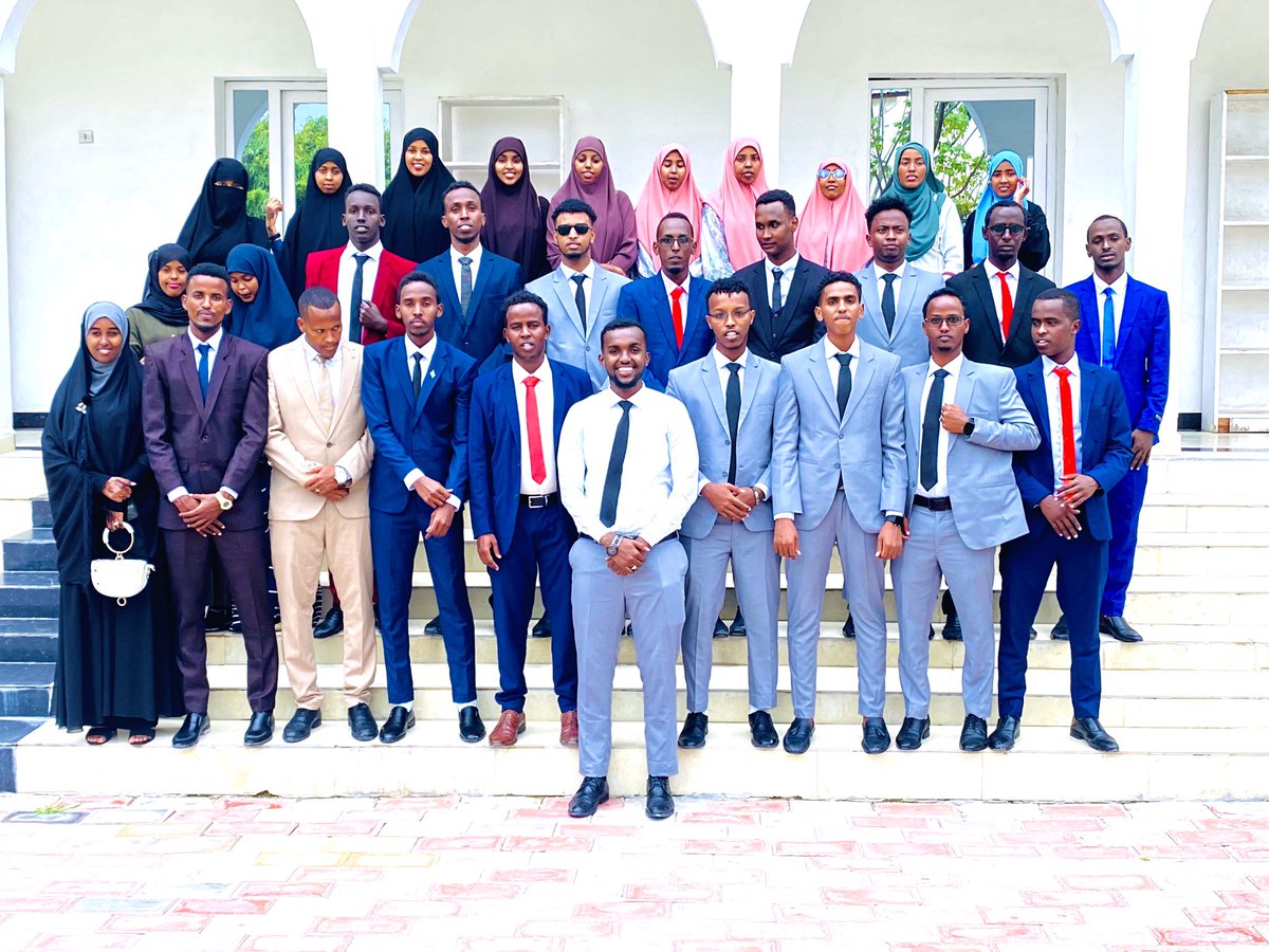 M_Abdikani14's tweet photo. To my classmates and coworkers, thank you for showing me that I am not alone in my opinion, losses, struggles, and wins. @DoolAbdullahi @SIMADUniversity #CAlssOf2020 #i252 https://t.co/EAxhcAhEDo