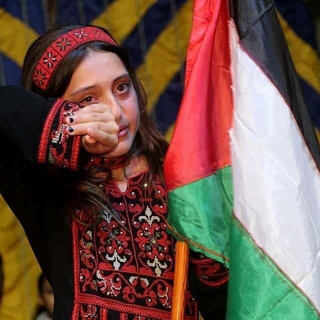 hamada_pal2020's tweet photo. This is a Palestinian girl from #Gaza, who was invited to attend a ceremony honoring outstanding students in the school, when her full name was mentioned, she remembered that her father was a martyr, and the Israeli occupation killed him in the 2014 war https://t.co/nwO2bwOM7i