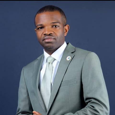 Shibakis1's tweet photo. Le programme quinquennal que le Gouverneur Kasivita avait présenté  à l'assemblée provinciale n'était pas chiffré, dit Hon.@PrMatofali en direct de Butembo. https://t.co/BoEiZhLnkF