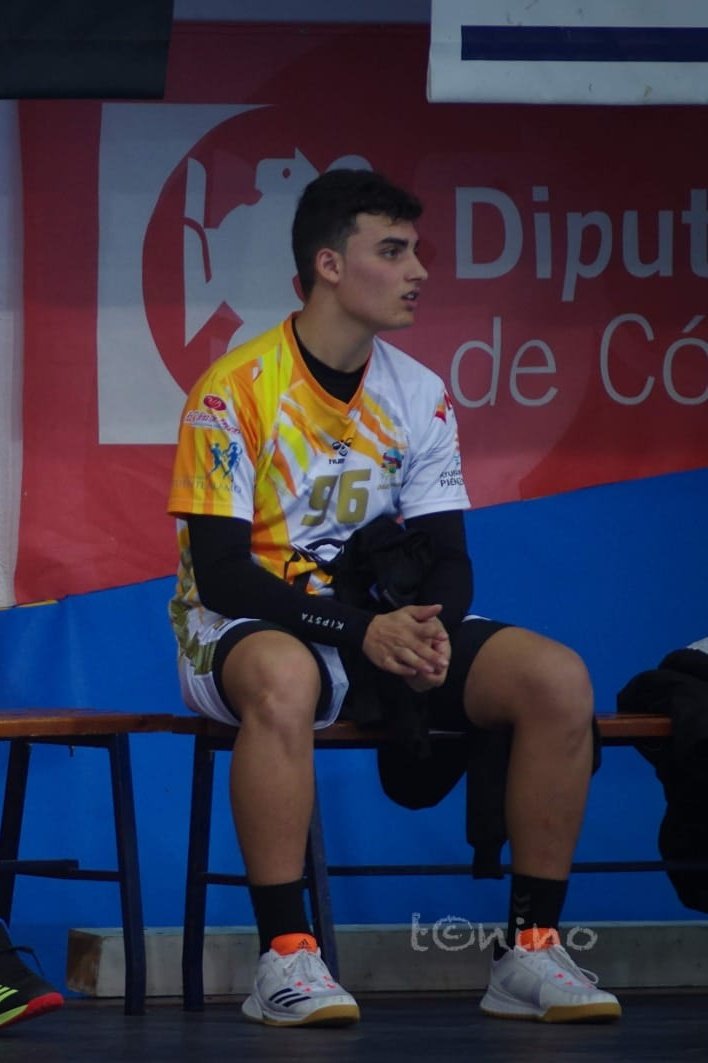 BmXimenez's tweet photo. 📢📣 FICHAJE 📣📢

Adrián Sánchez (@Adrii2415) será jugador de nuestro conjunto la próxima temporada💪🏼😏

Recién salido del juvenil y habiendo debutado con nosotros anteriormente, da un paso al frente y se hace un hueco en nuestras filas 🎯💥

#VamosMiGenil #VamosAX #FuelleIsBack https://t.co/rVt5RGHLA2