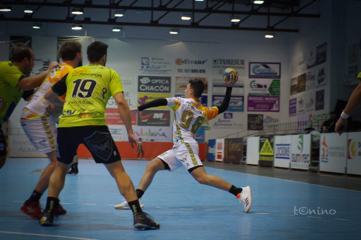 BmXimenez's tweet photo. 📢📣 FICHAJE 📣📢

Adrián Sánchez (@Adrii2415) será jugador de nuestro conjunto la próxima temporada💪🏼😏

Recién salido del juvenil y habiendo debutado con nosotros anteriormente, da un paso al frente y se hace un hueco en nuestras filas 🎯💥

#VamosMiGenil #VamosAX #FuelleIsBack https://t.co/rVt5RGHLA2