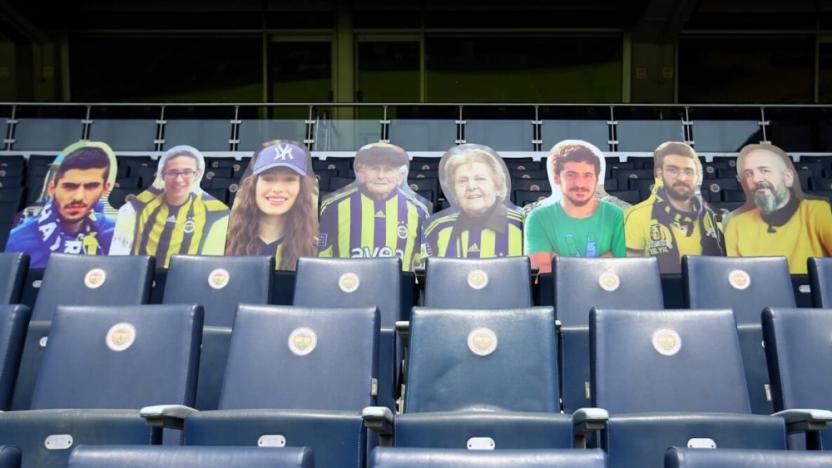 Türkiye Futbol Federasyonu, dün oynanan Beşiktaş-Fenerbahçe maçında tribüne Ali İsmail Korkmaz'ın fotoğrafının bulunduğu kartonu almadı

sol.org.tr/haber/tribunde…