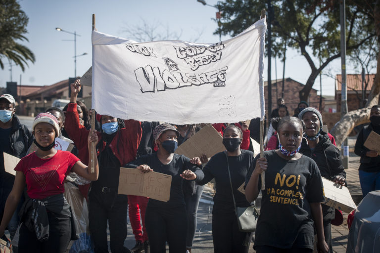 PromoteComm's tweet image. #MandelaDayMoments

These are some of many touching #MandelaDay2020 Day moments captured by the media over the weekend. #67Minutes 
#actionagainstpoverty  #NelsonMandelaDay