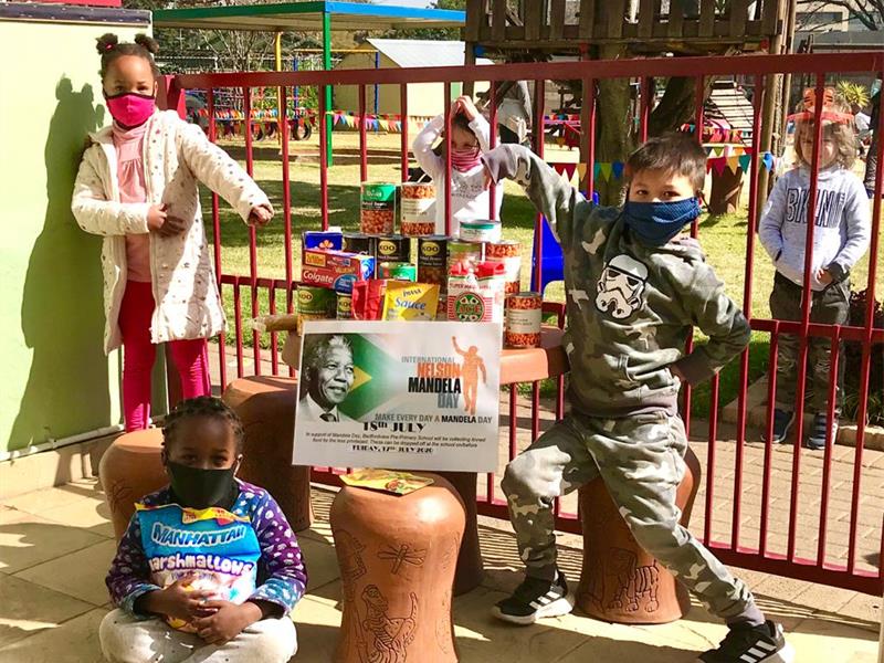 PromoteComm's tweet image. #MandelaDayMoments

These are some of many touching #MandelaDay2020 Day moments captured by the media over the weekend. #67Minutes 
#actionagainstpoverty  #NelsonMandelaDay