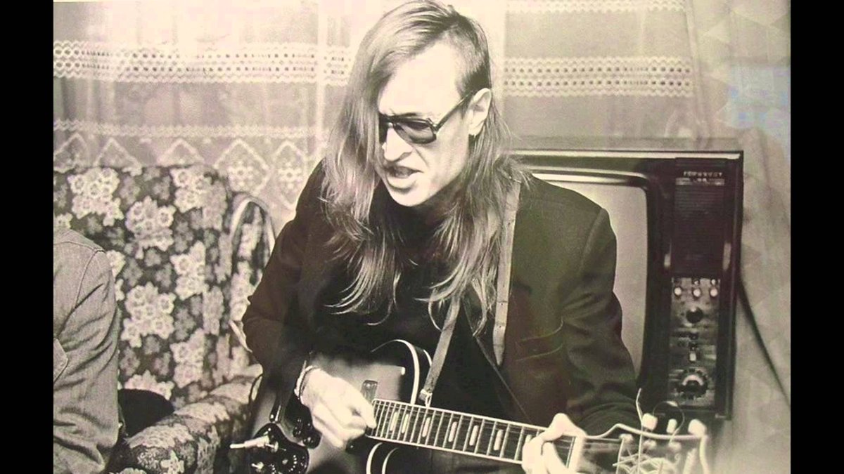 Russ_RocKnRoll's tweet photo. #Гражданская_оборона 
Плюшевый мишутка
Шел по лесу, шишки собирал
Сразу терял все, что находил
Превращался в дулю
Чтобы кто-то там...вспомнил
Чтобы кто-то там...глянул
Чтобы кто-то там понял
Плюшевый мишутка
Шел войною прямо на Берлин
Смело ломал каждый мостик перед собой https://t.co/PyrK5emax6