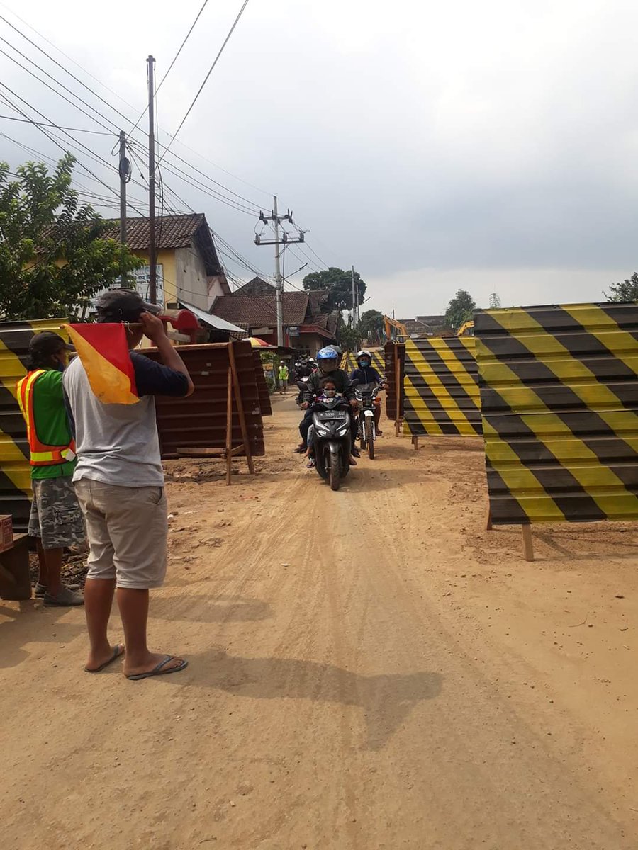 LutfilSR's tweet photo. @infomalang 
#TrafficMalang

Info lalin kedung kandang
Buka tutup untuk spd motor
Semoga bermanfaat https://t.co/oYnrqCtqnY