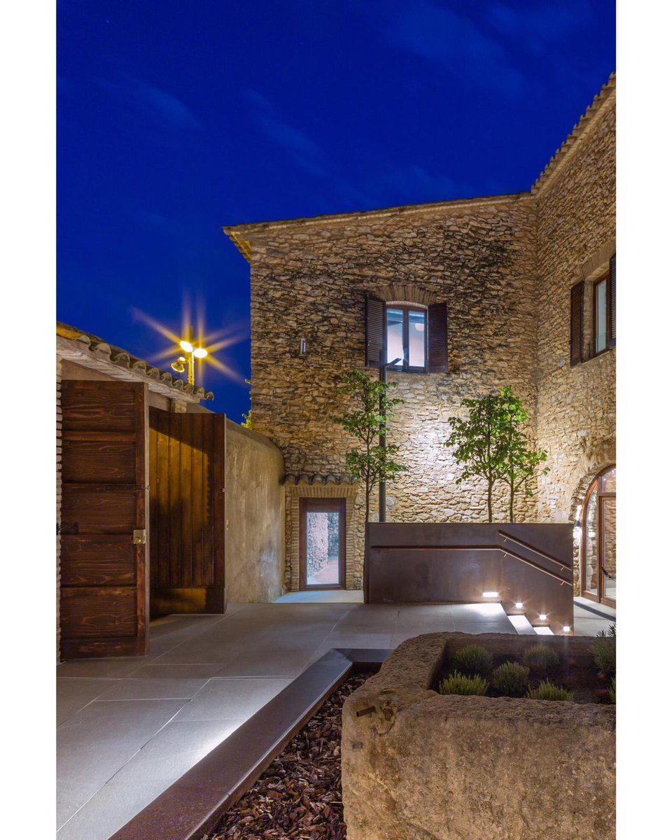 ¡Buenos días! Tenemos nuevas imágenes de la reforma parcial que hemos realizado en el edificio Can Puig en Sant Pere de Ribes. ¡Ha quedado genial!

#Seclasa #Construcción #FelizLunes