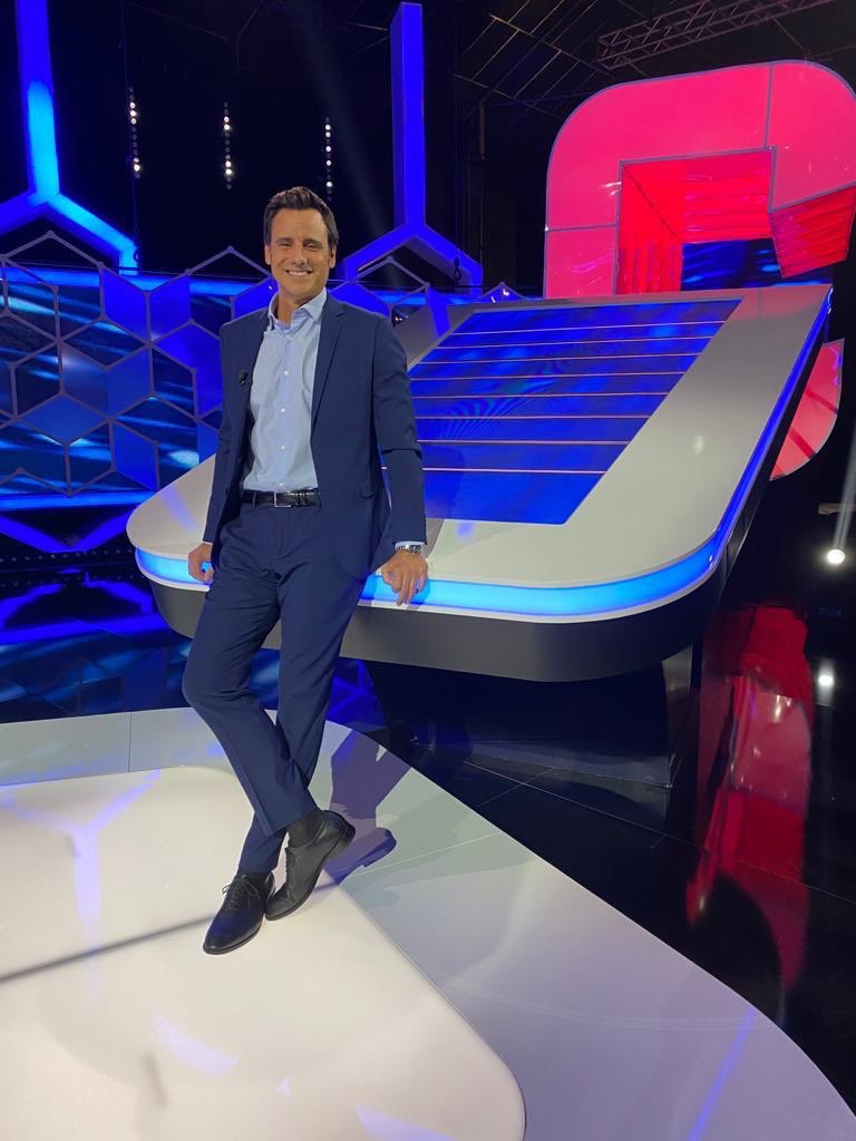 Hoy en <a href="/ElCazadorTVE/">El Cazador</a> PROGRAMA ESPECIAL con <a href="/Borisizaguirre/">Boris Izaguirre</a> <a href="/abeniaadriana/">Adriana Abenia</a> <a href="/luis_quevedo/">Luis Quevedo</a> y <a href="/Carmen_Lomana/">Carmen Lomana</a> FINES SOLIDARIO Y MUCHA MUCHA DIVERSIÓN! A las 18:45 en <a href="/La1_tve/">La 1</a> <a href="/rtve/">RTVE</a> <a href="/RTVE_Com/">RTVE Comunicación y Participación</a> 
Total look de <a href="/elcorteingles/">El Corte Inglés</a>: traje #EasyWear, camisa #EmidioTucci y cinturón #Dustin.