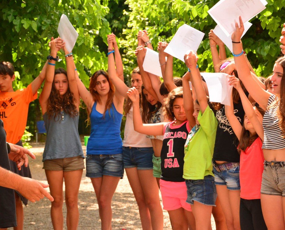 eixestels's tweet photo. Coneixes els beneficis de les #colòniesestiu artístiques? 👯🎭🃏
Colònies de teatre o ball profunditzen en les aficions creatives i reforcen aspectes físics, intel·lectuals i de creativitat
https://t.co/EBLACxijxi
#Colònies #ColòniesTeatre #Blogfamilies #Blogpares #Blogmares https://t.co/de90H1yC2b