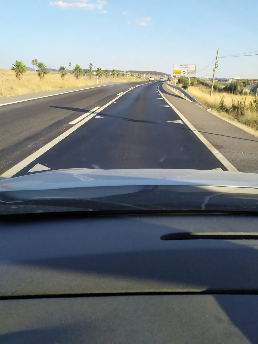 BlocIngenieria's tweet photo. Los "dientes de dragón" la marca vial que está generando dudas y desinformación:
Lo explico en el siguiente hilo: https://t.co/dWD8LMCIHl