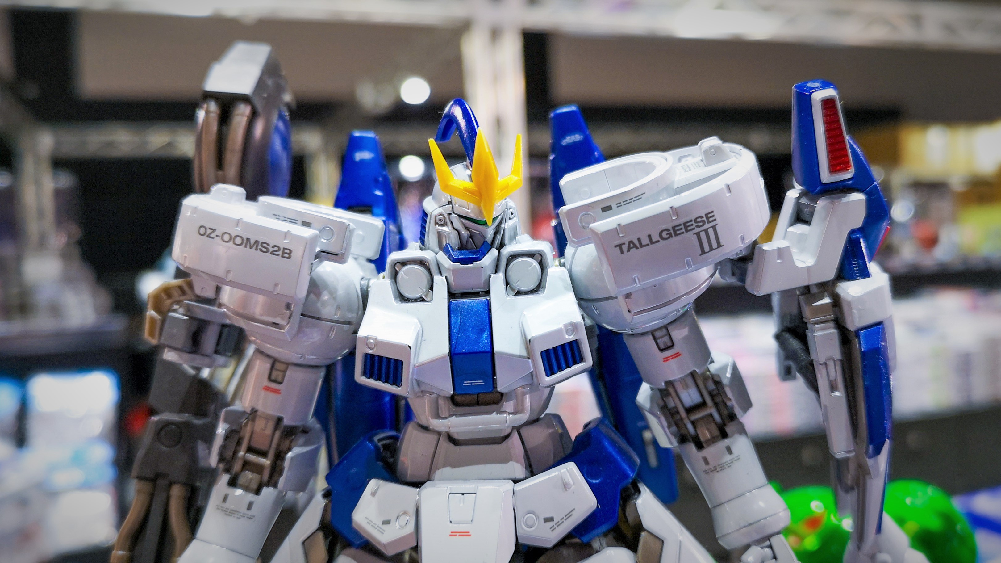 The Gundam Base 限定商品ピックアップ Mg 1 100 トールギスiii スペシャルコーティング 塗装をしなくてもこのクオリティ ホワイト部分がホワイトメッキとなり 実にエレガントな商品となっております 更にmgトールギスも同じコーティングでご