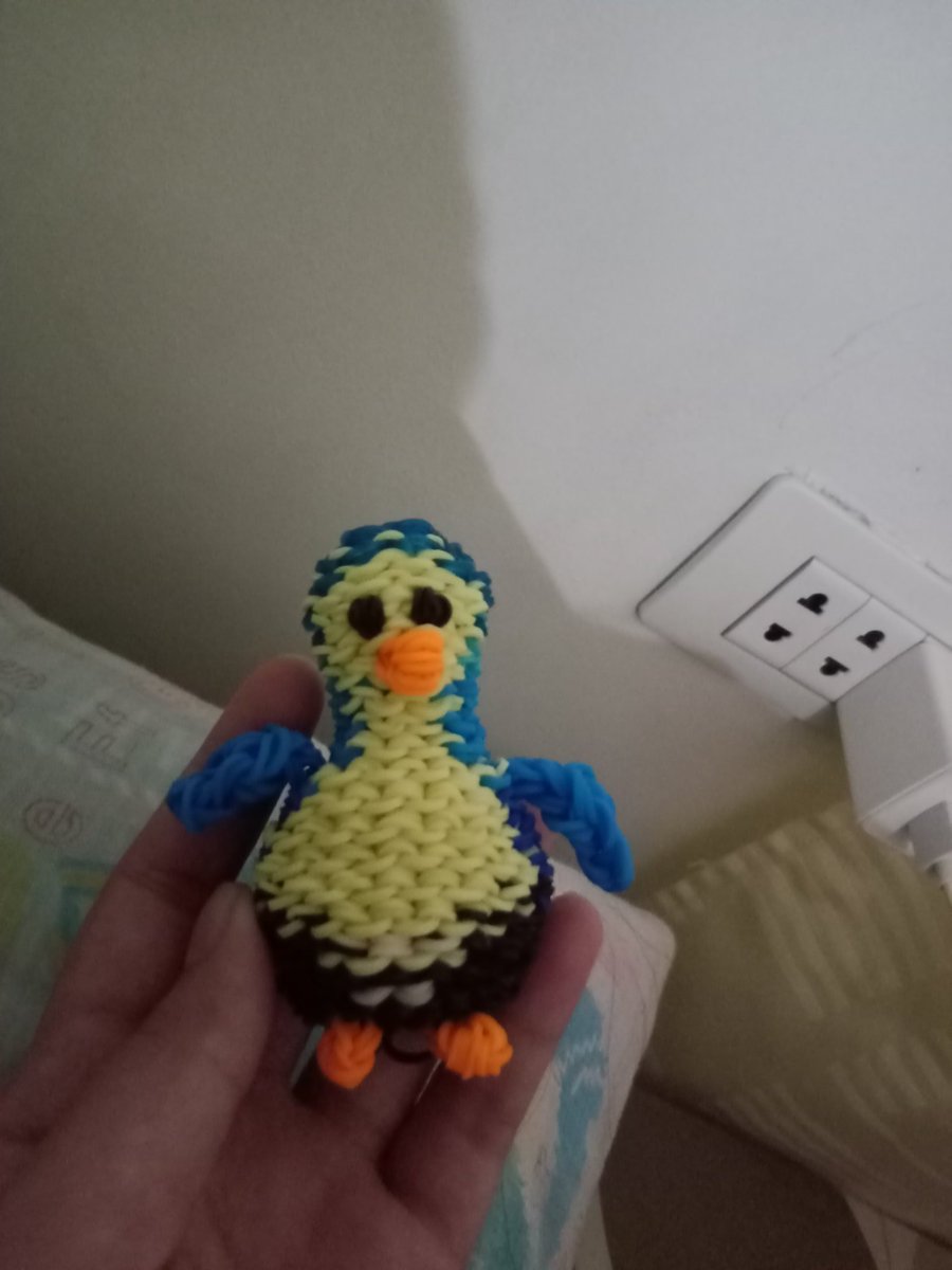 Xidel6's tweet photo. Lookie this crazy pengy🐧🐧 https://t.co/Xmt2zsDRAb