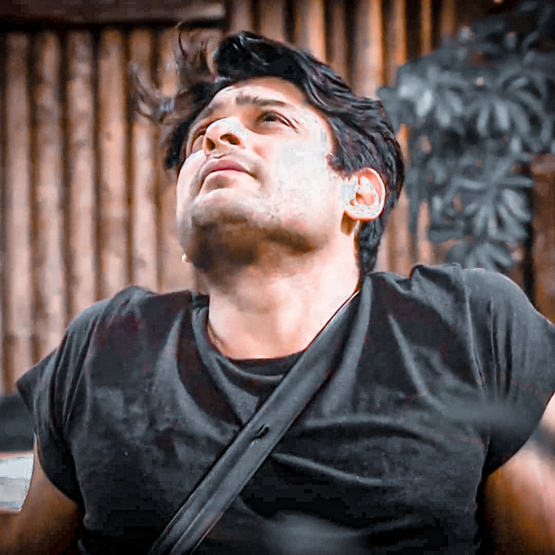 TeamSidharthFC's tweet photo. Sidharth has always taught us to never give up in life despite all the adversities we face. Did a tear not trickle down when you saw him struggling with Typhoid in BB yet giving it all it takes? Be strong and resilient FAM, Be like SID!💪♥️ #MondayMotivation #SidharthShukla https://t.co/HbuIvt4m8w