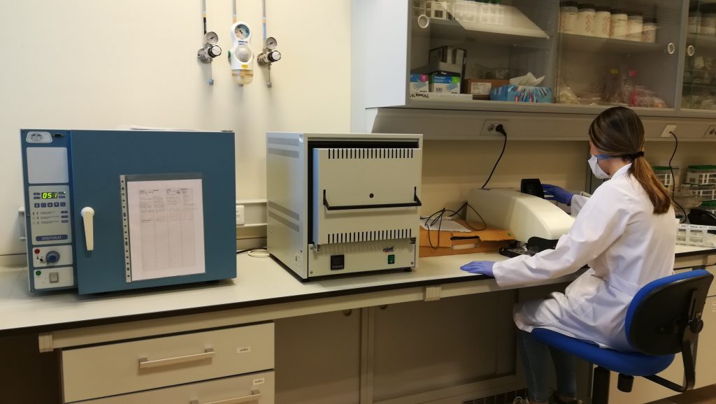 FDescubre's tweet photo. #CienciaDirecta 👩‍🔬👨‍🔬👀💡 Nanopartículas para ver el interior del organismo

Diseñan un fluido que funciona como una tinta luminosa con la que obtienen imágenes muy nítidas de tejidos, órganos y cartílagos dañados en pruebas diagnósticas
👉https://t.co/De3hmqgXmv
#AndalucíaCiencia https://t.co/alD6qtDKJS
