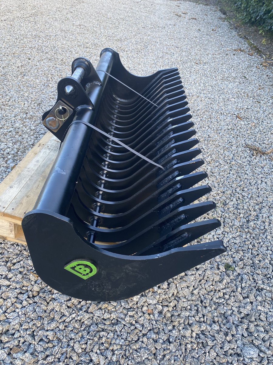 Got my general purpose rake bucket on Friday. Stunning  build quality and Hardox tines too💪🏻 Got one job done and started another. Works even better than I hoped! Many thanks <a href="/DIG_BITS/">DIGBITS</a> and I really appreciate the extras concealed between the pins😉👍🏻