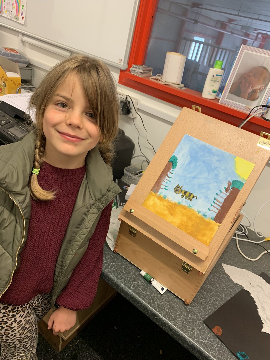 Imbatman1's tweet photo. @yr2melthamce @yr3melthamce Alice has been practicing painting in acrylics this morning https://t.co/GjwJMkhoTv