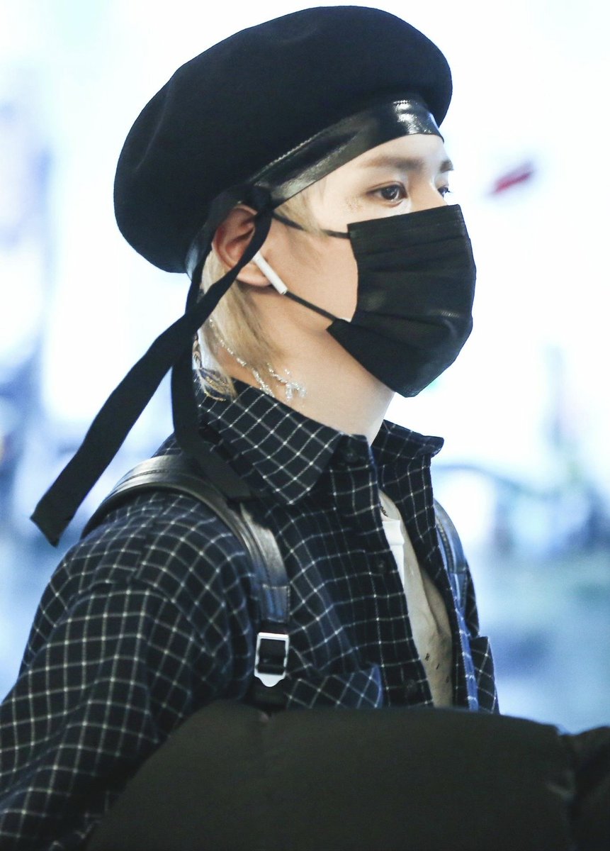 taeyong airport fashion